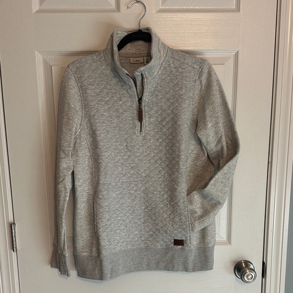 L.L. Bean Jackets & Blazers - L.L. Bean Light Gray Women’s quarter Zip quilted pullover